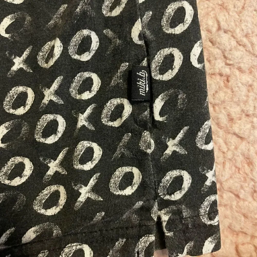 Miki. B xoxo black and white king sleeve size 7